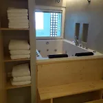 Jacuzzi & Sauna ! Apartment