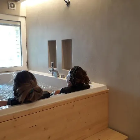 Jacuzzi & Sauna ! شقة