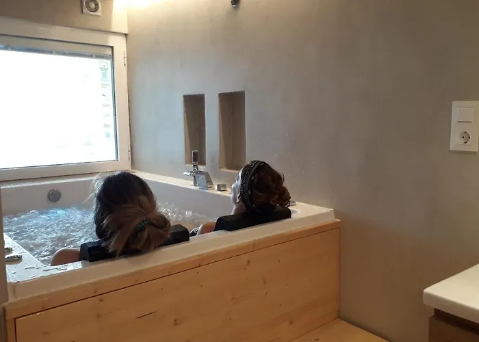 Jacuzzi & Sauna ! Appartement